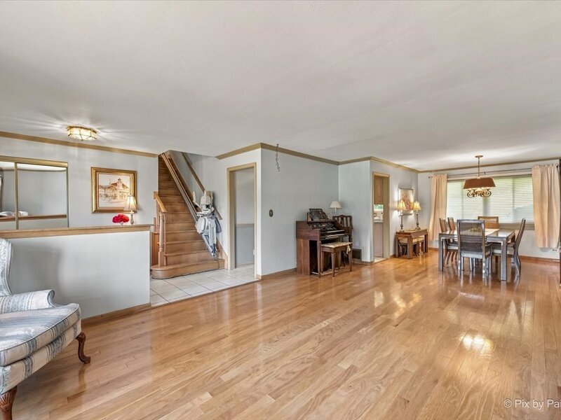 176 Cambridge Lane Bloomingdale IL 60108