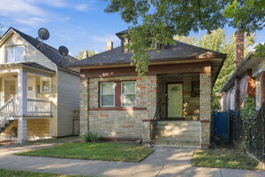 Photo of 8020 S Muskegon Avenue Chicago IL 60617