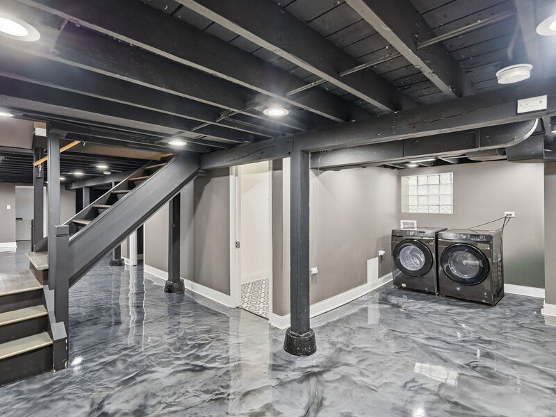 8020 S Muskegon Avenue Chicago IL 60617