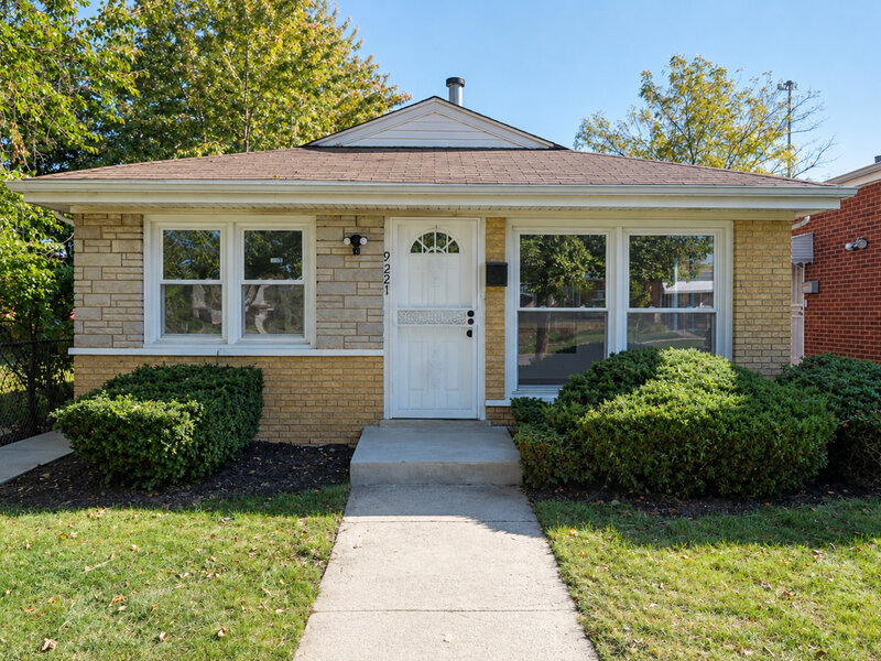 9221 S Perry Avenue Chicago IL 60620
