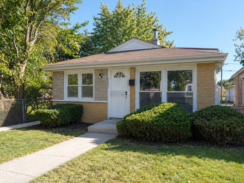 9221 S Perry Avenue Chicago IL 60620
