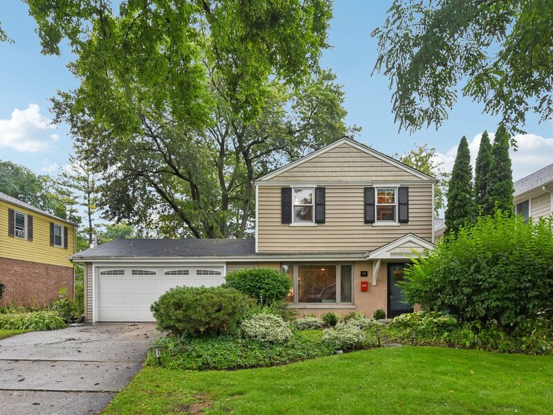 606 S Dryden Place Arlington Heights IL 60005