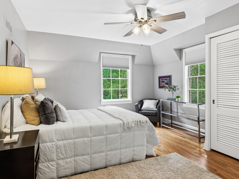 6755 N Jean Avenue Chicago IL 60646