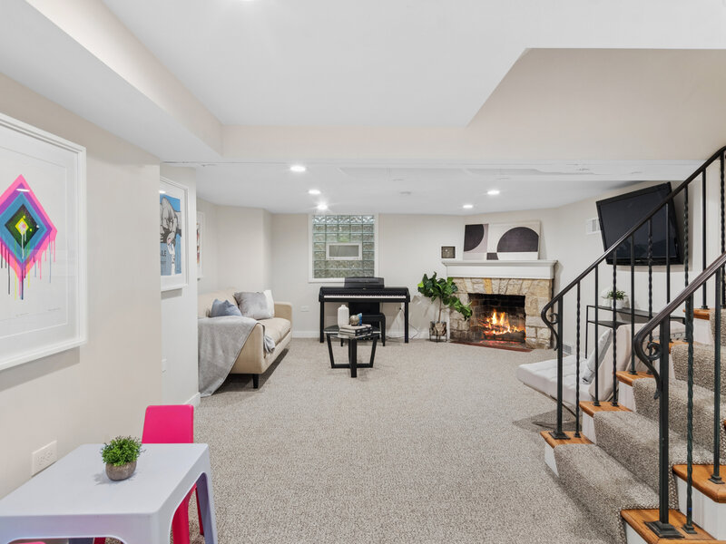 6755 N Jean Avenue Chicago IL 60646