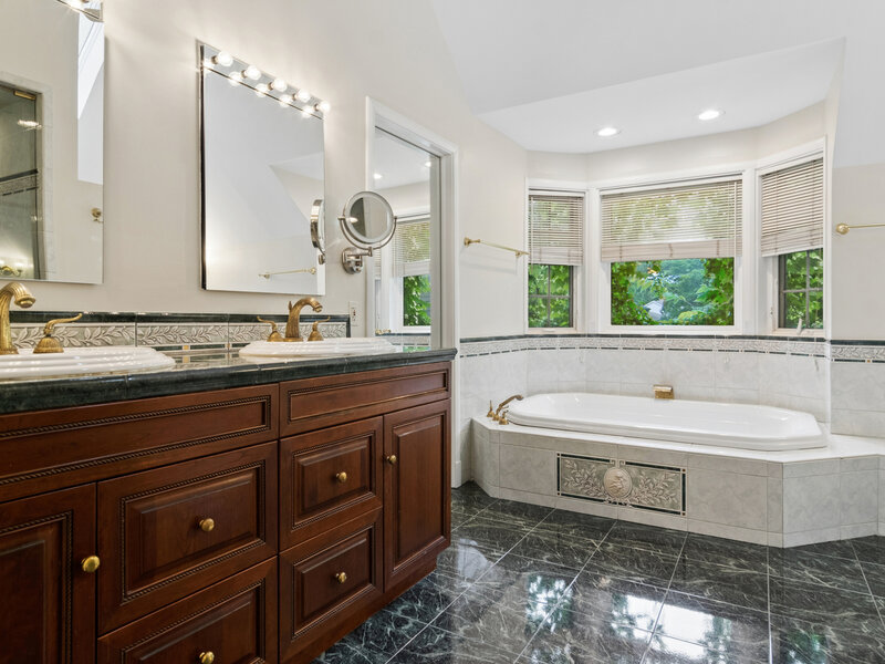 6755 N Jean Avenue Chicago IL 60646