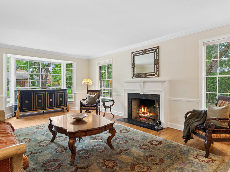 6755 N Jean Avenue Chicago IL 60646
