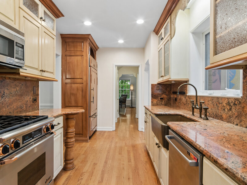 6755 N Jean Avenue Chicago IL 60646
