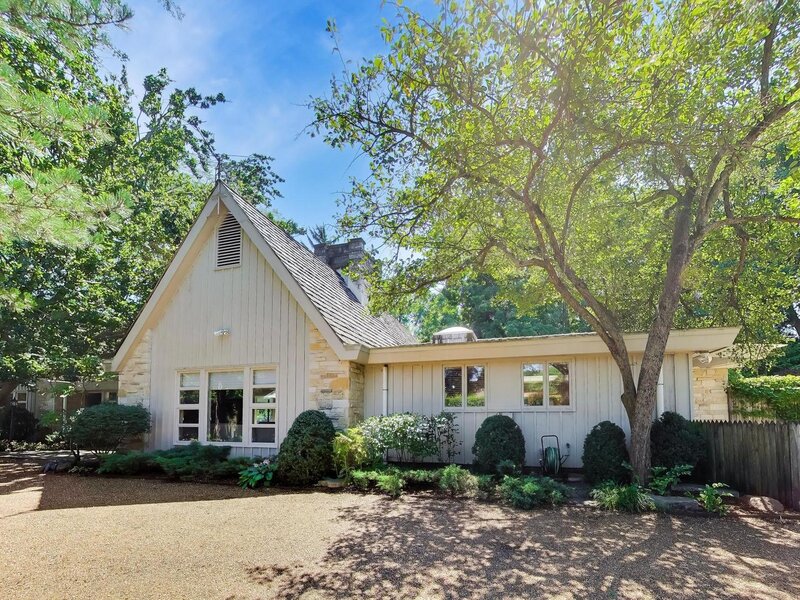 42 Woodley Road Winnetka IL 60093