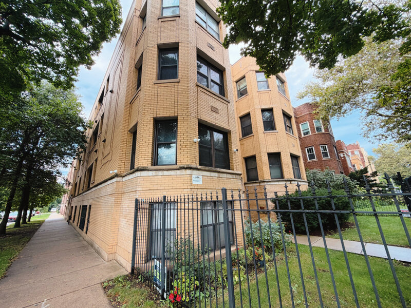 2222 W Rosemont Avenue Chicago IL 60659