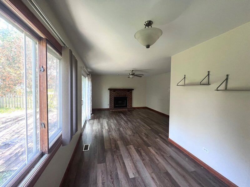 1393 Westport Ridge Crystal Lake IL 60014