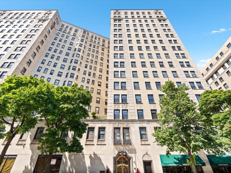 2000 N Lincoln Park West Chicago IL 60614