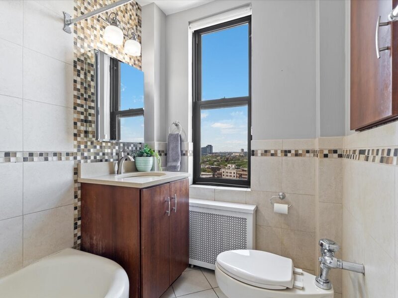 2000 N Lincoln Park West Chicago IL 60614