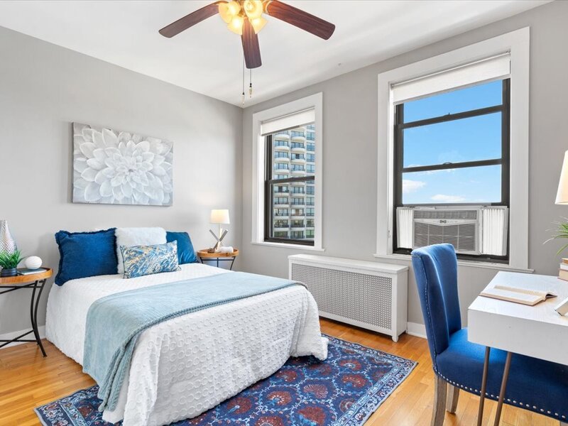 2000 N Lincoln Park West Chicago IL 60614