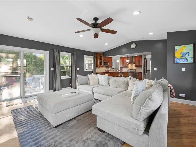 725 Buffalo Circle Carol Stream IL 60188