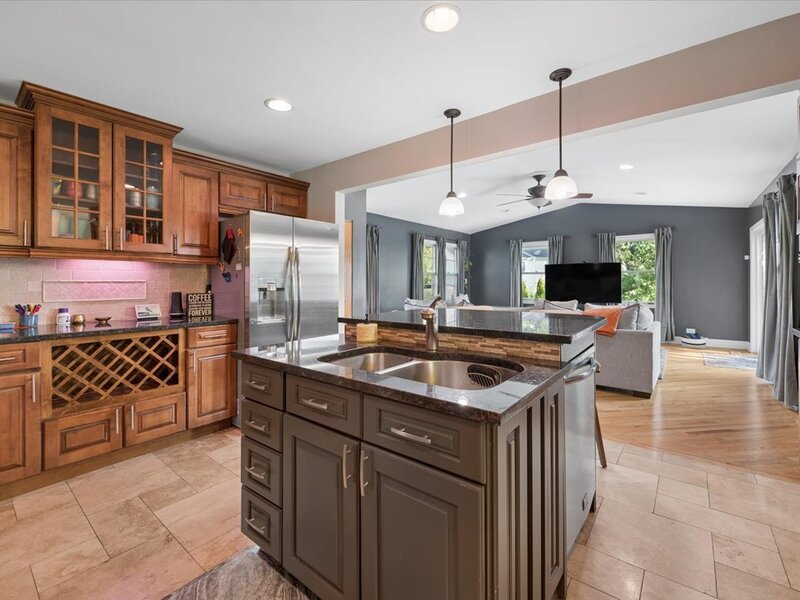 725 Buffalo Circle Carol Stream IL 60188