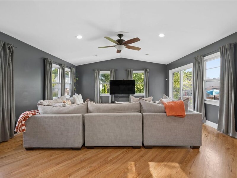 725 Buffalo Circle Carol Stream IL 60188