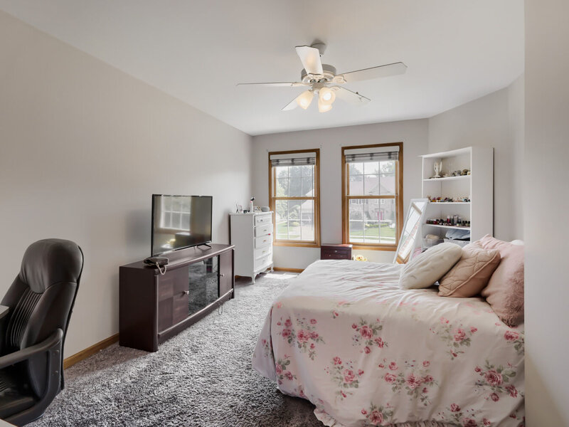 376 Amy Court Glen Ellyn IL 60137