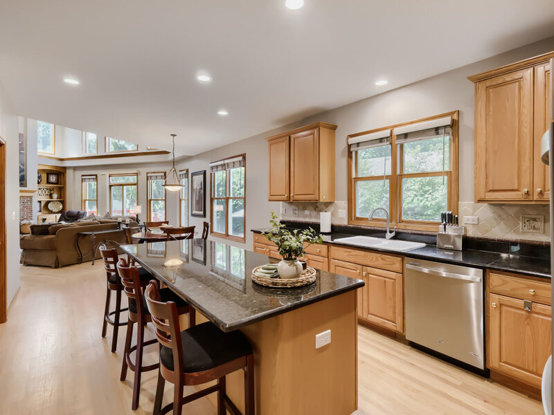 376 Amy Court Glen Ellyn IL 60137