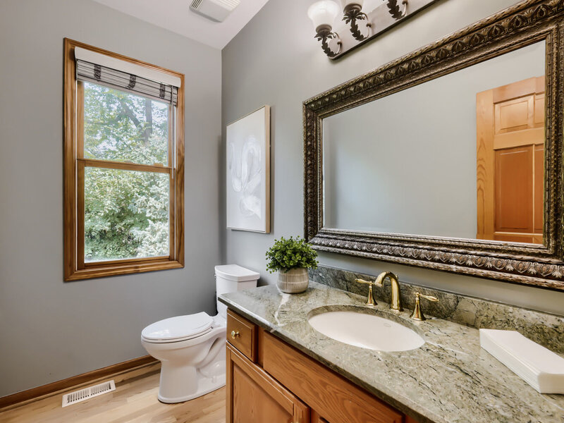 376 Amy Court Glen Ellyn IL 60137