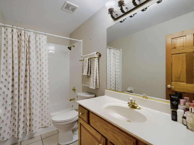 376 Amy Court Glen Ellyn IL 60137