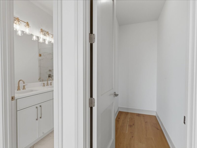 6414 N Francisco Avenue Chicago IL 60645