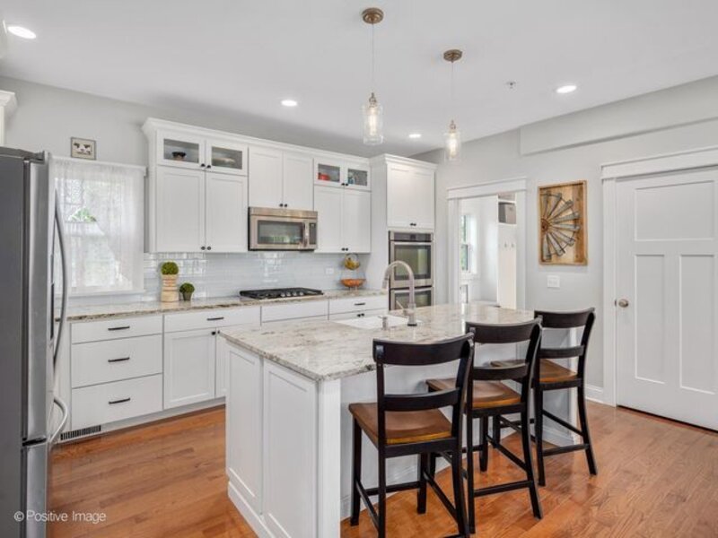 109 Grove Avenue Glen Ellyn IL 60137