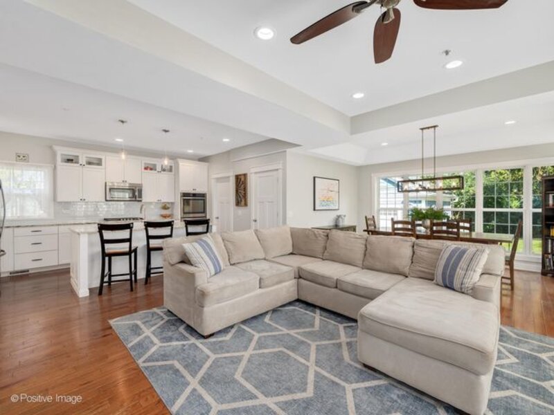 109 Grove Avenue Glen Ellyn IL 60137