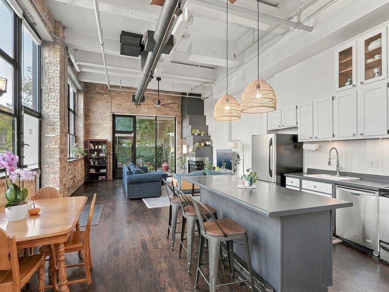 1111 W Cornelia Avenue Chicago IL 60657