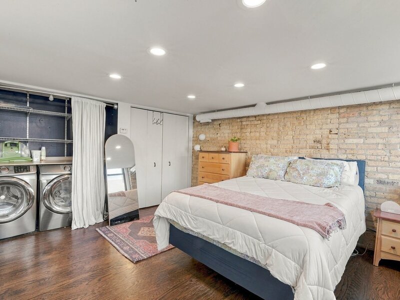 1111 W Cornelia Avenue Chicago IL 60657