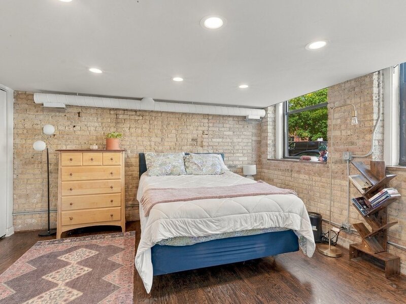 1111 W Cornelia Avenue Chicago IL 60657