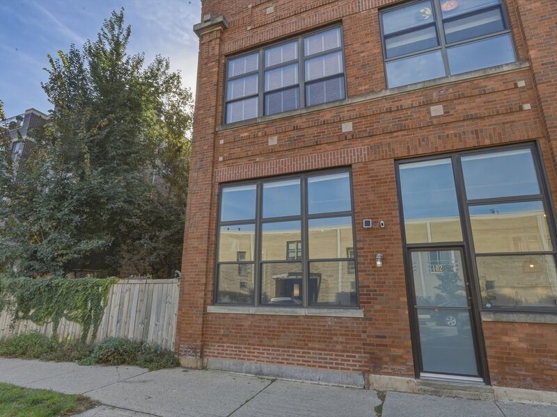 1111 W Cornelia Avenue Chicago IL 60657