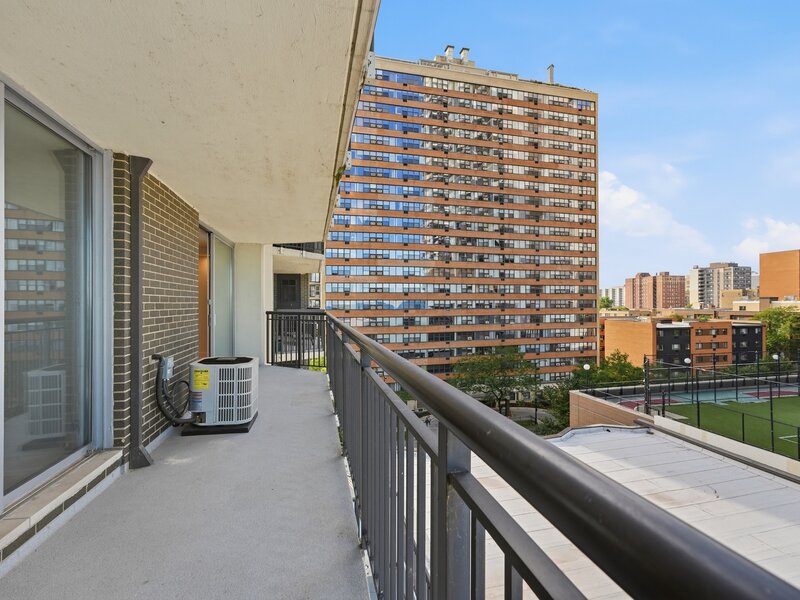 6007 N Sheridan Road Chicago IL 60660