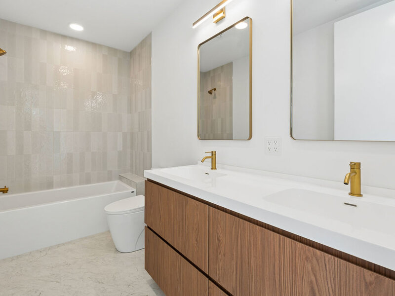 2072 N Western Avenue Chicago IL 60647