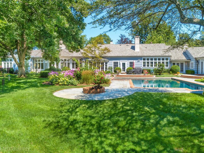 373 W County Line Road Barrington Hills IL 60010