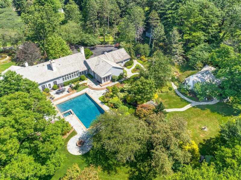 373 W County Line Road Barrington Hills IL 60010