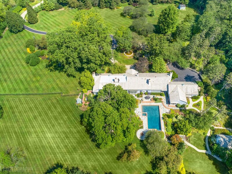 373 W County Line Road Barrington Hills IL 60010