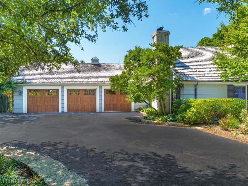 373 W County Line Road Barrington Hills IL 60010