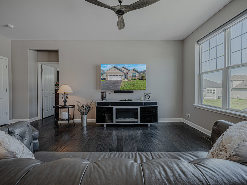 211 N Sunset Lane Addison IL 60101