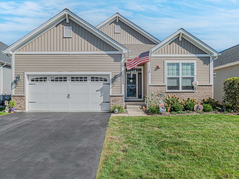 211 N Sunset Lane Addison IL 60101