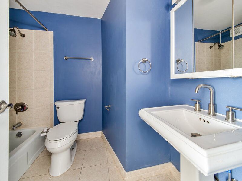 3930 N Pine Grove Avenue Chicago IL 60613