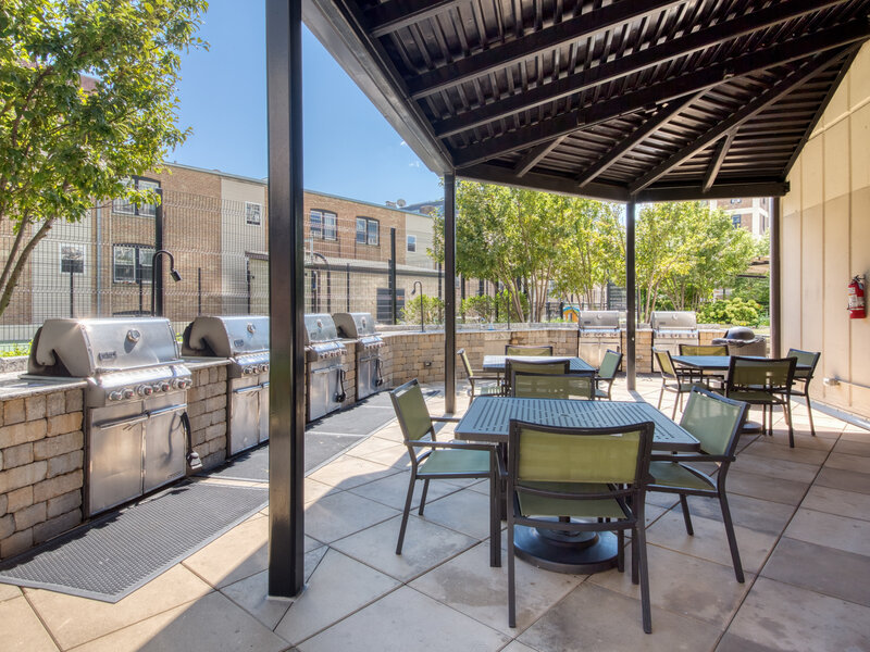 3930 N Pine Grove Avenue Chicago IL 60613