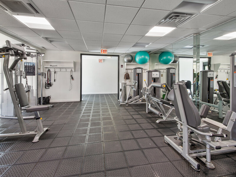 3930 N Pine Grove Avenue Chicago IL 60613
