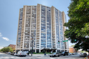 Photo of 3930 N Pine Grove Avenue Chicago IL 60613 Unit 2710