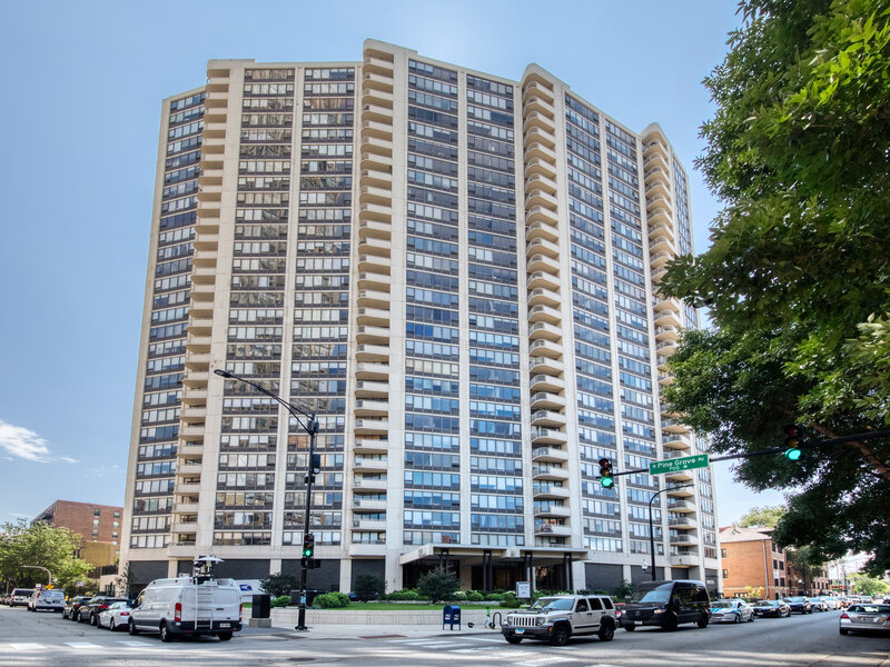 3930 N Pine Grove Avenue Chicago IL 60613