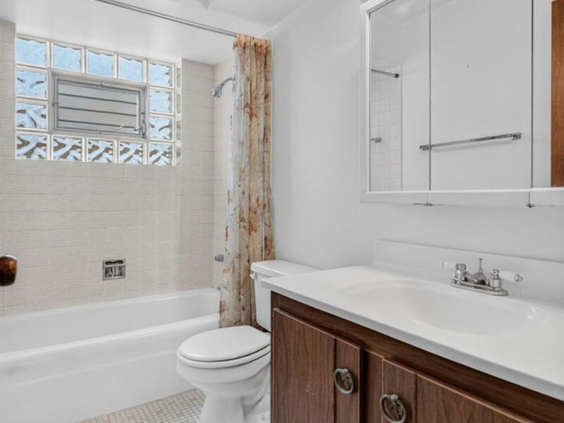 6150 S Kensington Avenue Countryside IL 60525
