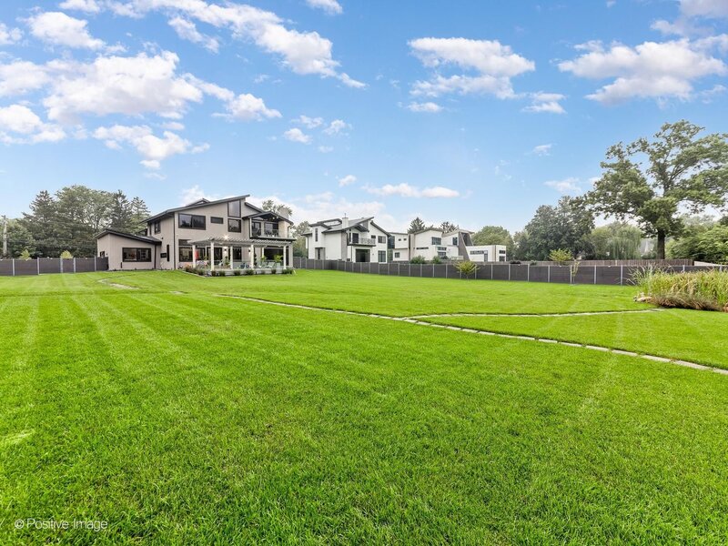 1341 Pfingsten Road Northbrook IL 60062