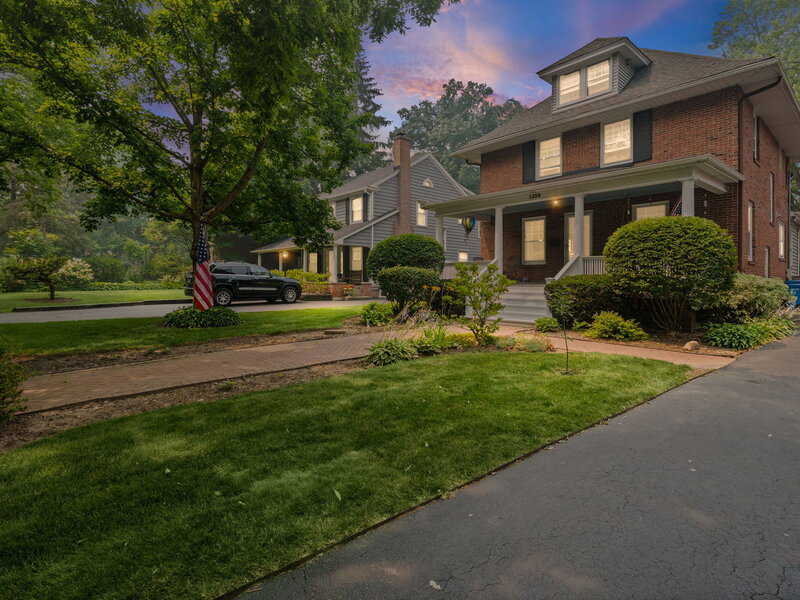 1538 Oakwood Avenue Highland Park IL 60035