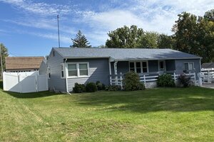 Photo of 2540 32nd Street Moline IL 61265