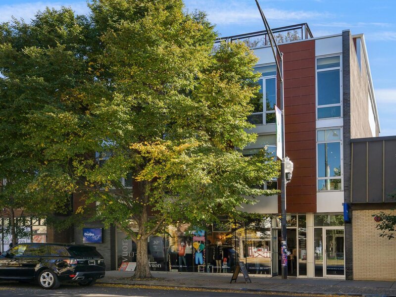 2041 W Roscoe Street Chicago IL 60618