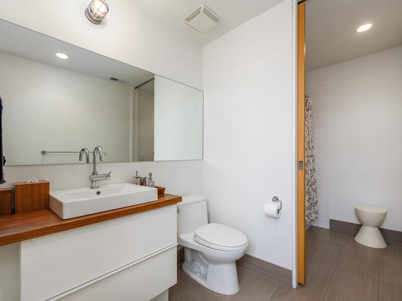 2041 W Roscoe Street Chicago IL 60618